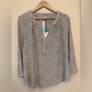 Ivory and black with 3/4 sleeves.